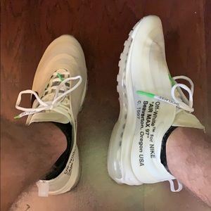 Oof-White Nike Vapormin